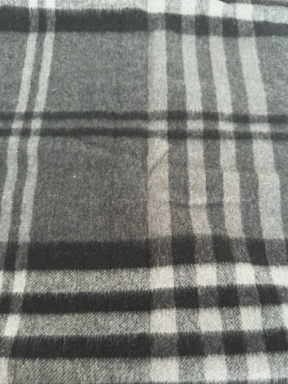 Enzo Mantovani Cashmere Wool Plaid Scarf Black Gray Luxury Soft Cozy Fringe nwt